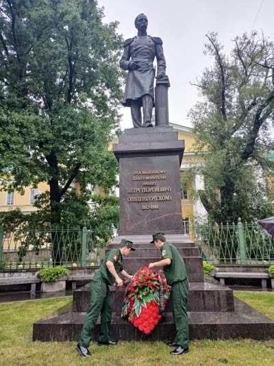 124. 01 а. 21.07. 2028. Возложение цветов к памятнику П.Г. ОЛльденбургскому